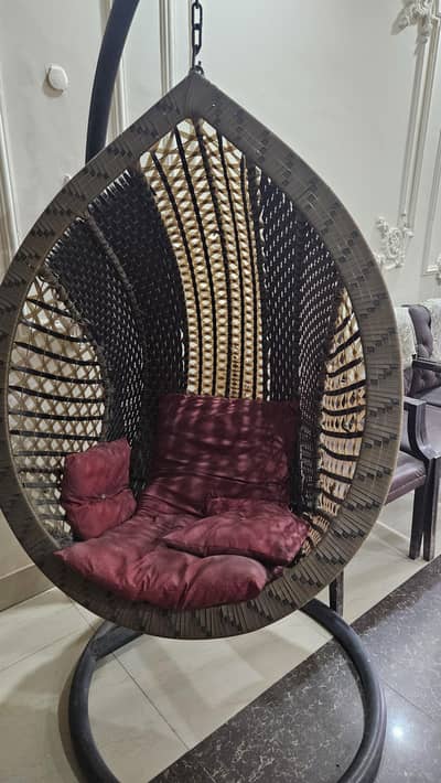 Egg shape swing