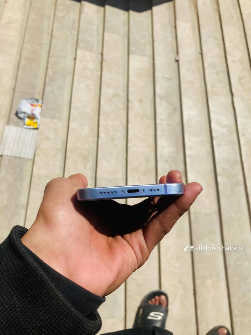 Apple iPhone 12 3