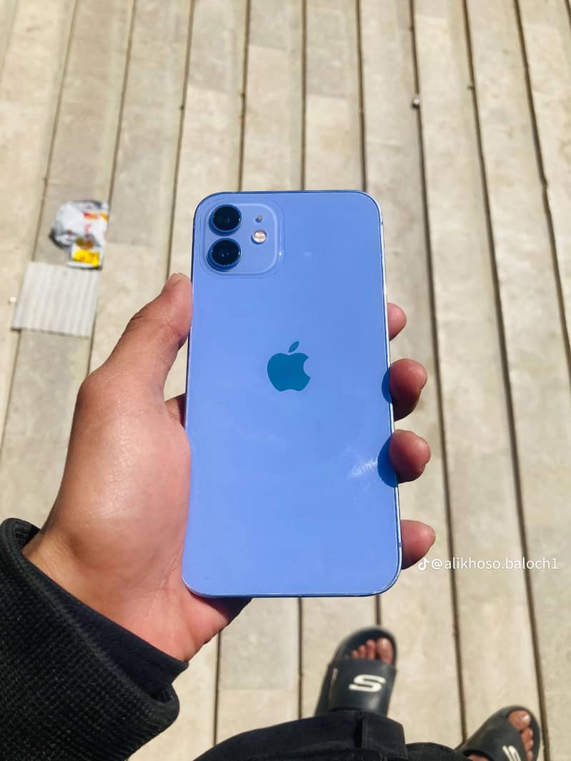 Apple iPhone 12 4
