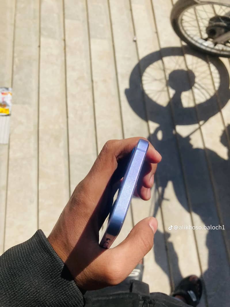 Apple iPhone 12 5