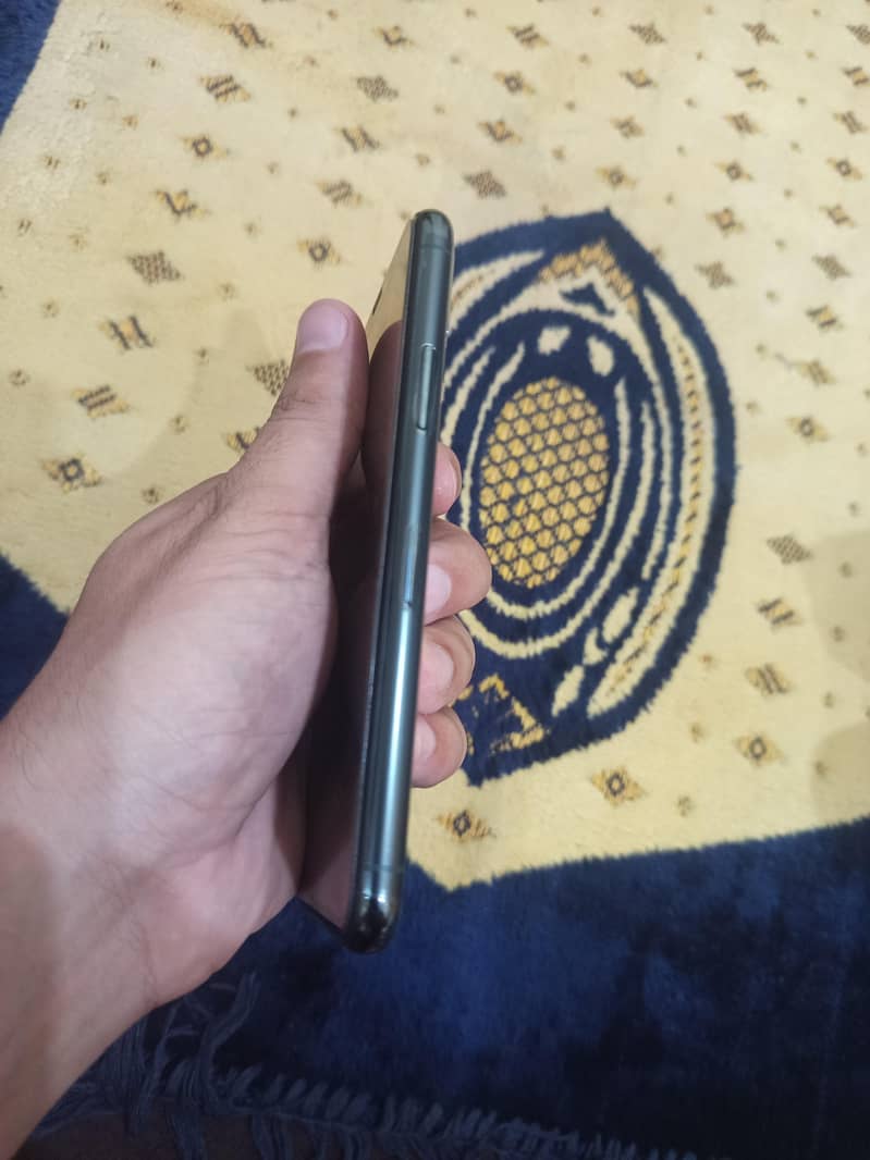 Apple iPhone 11 Pro 2