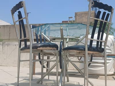 4 seater dinning table
