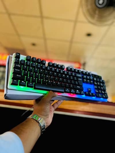 RGB Gaming Keyboard – Brand New in Box / 10/10 Condition
