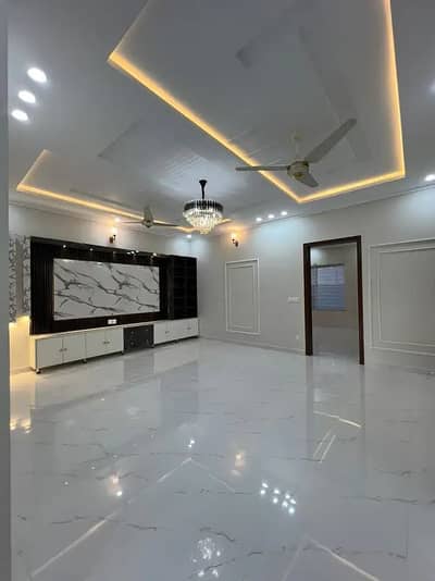 G 13 14 MARLA HOUSE AVAILABLE FOR RENT