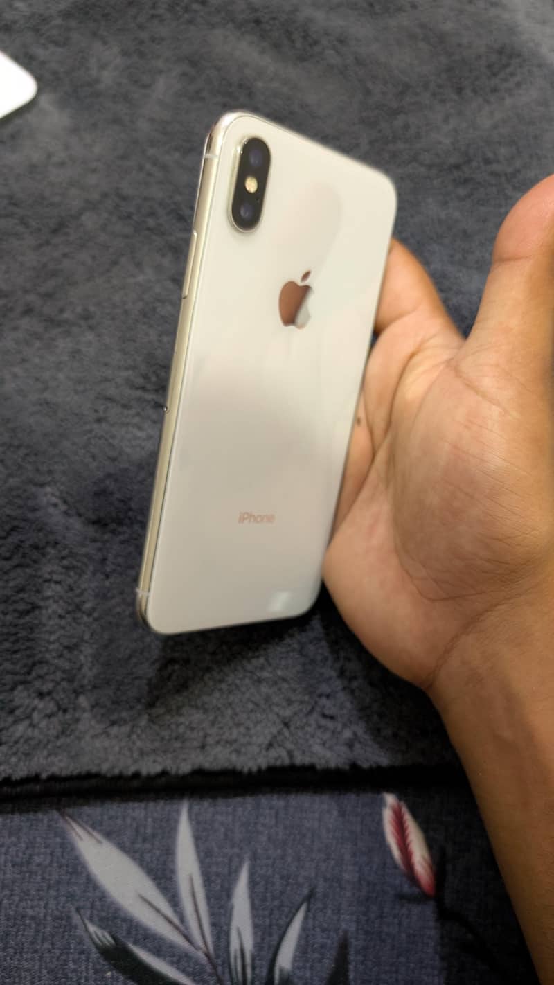 Apple iPhone X 3