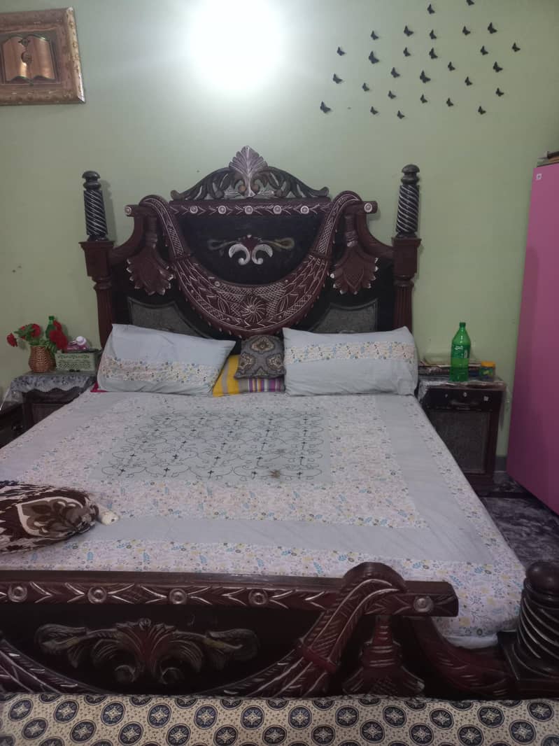 bed or drasing table 1