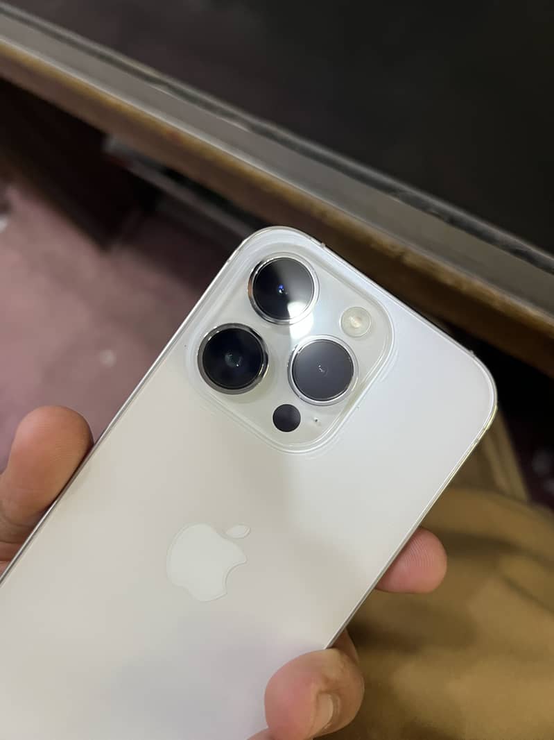 Apple iPhone 14 Pro 2