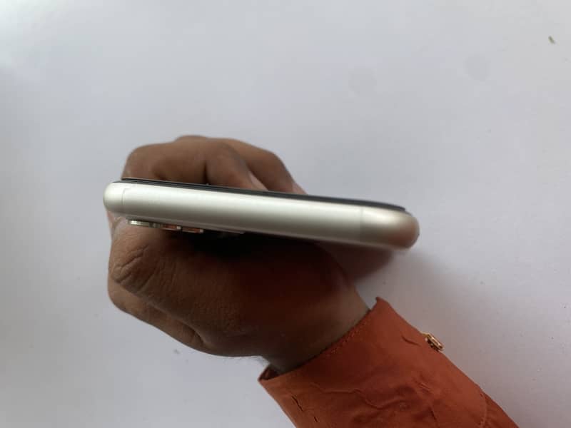Apple iPhone 11 3