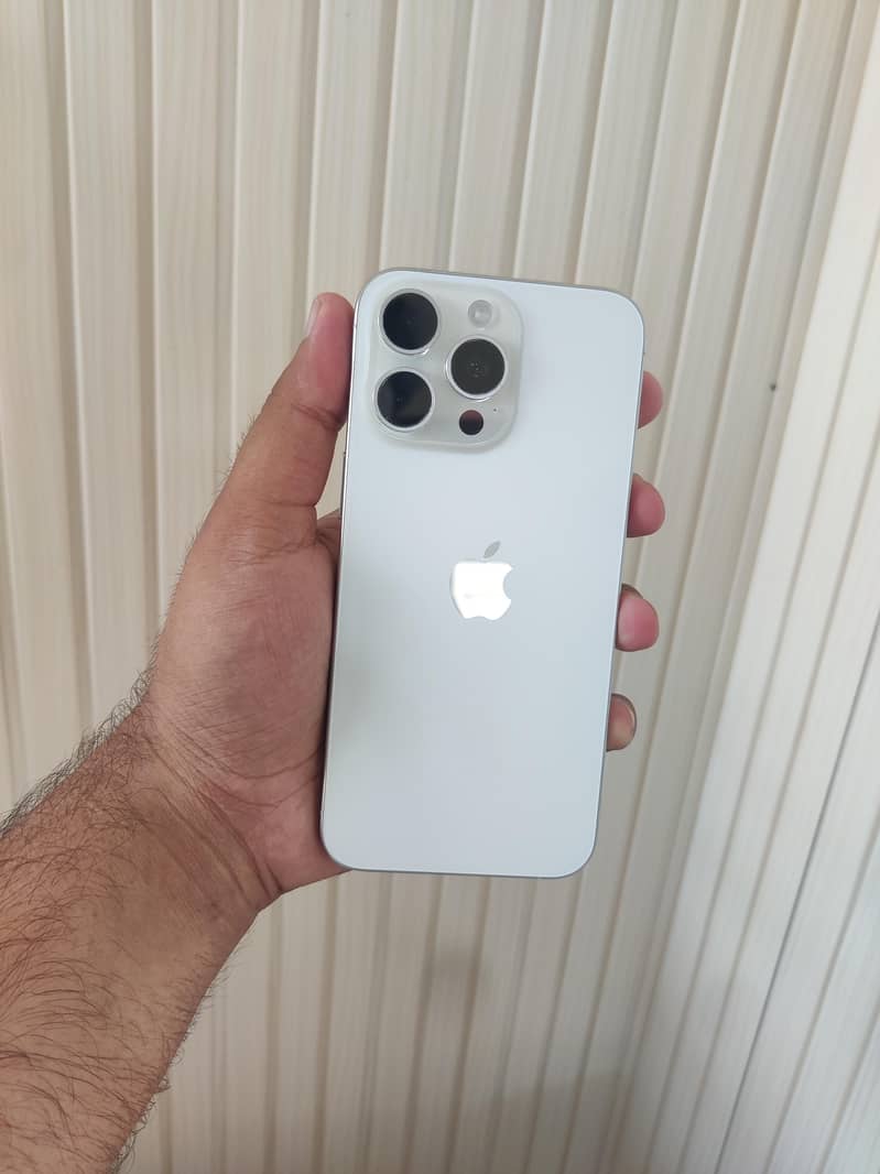 Apple iPhone 15 Pro Max 0
