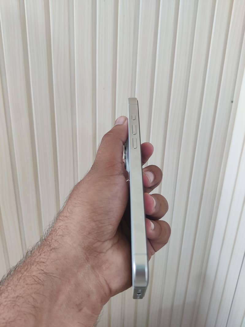 Apple iPhone 15 Pro Max 4