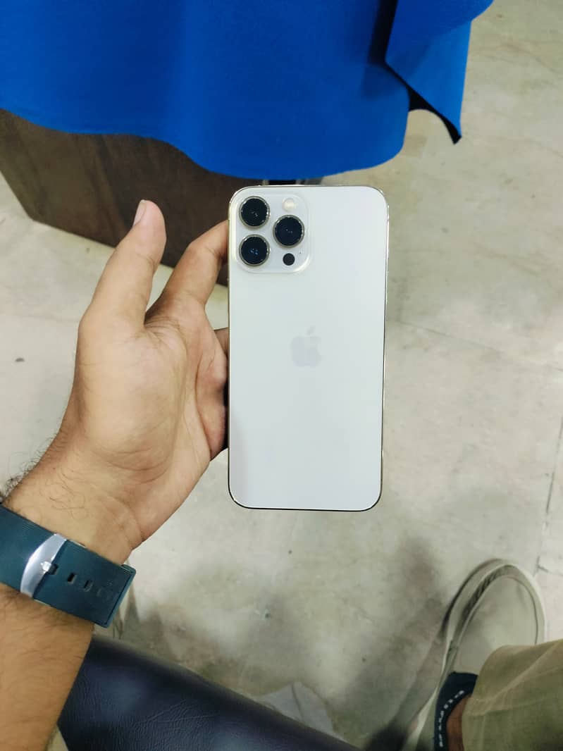 Apple iPhone 13 Pro Max 0
