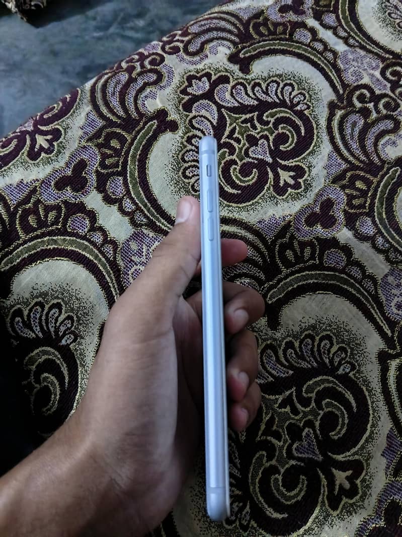 Apple iPhone 8 Plus 2