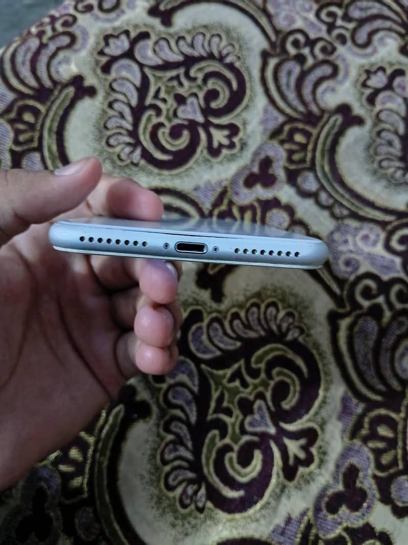 Apple iPhone 8 Plus 3