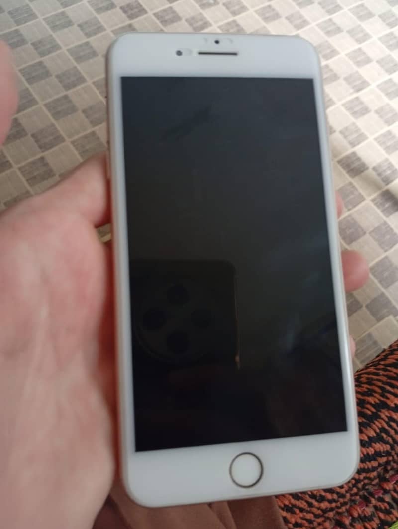 Apple iPhone 8 Plus 1