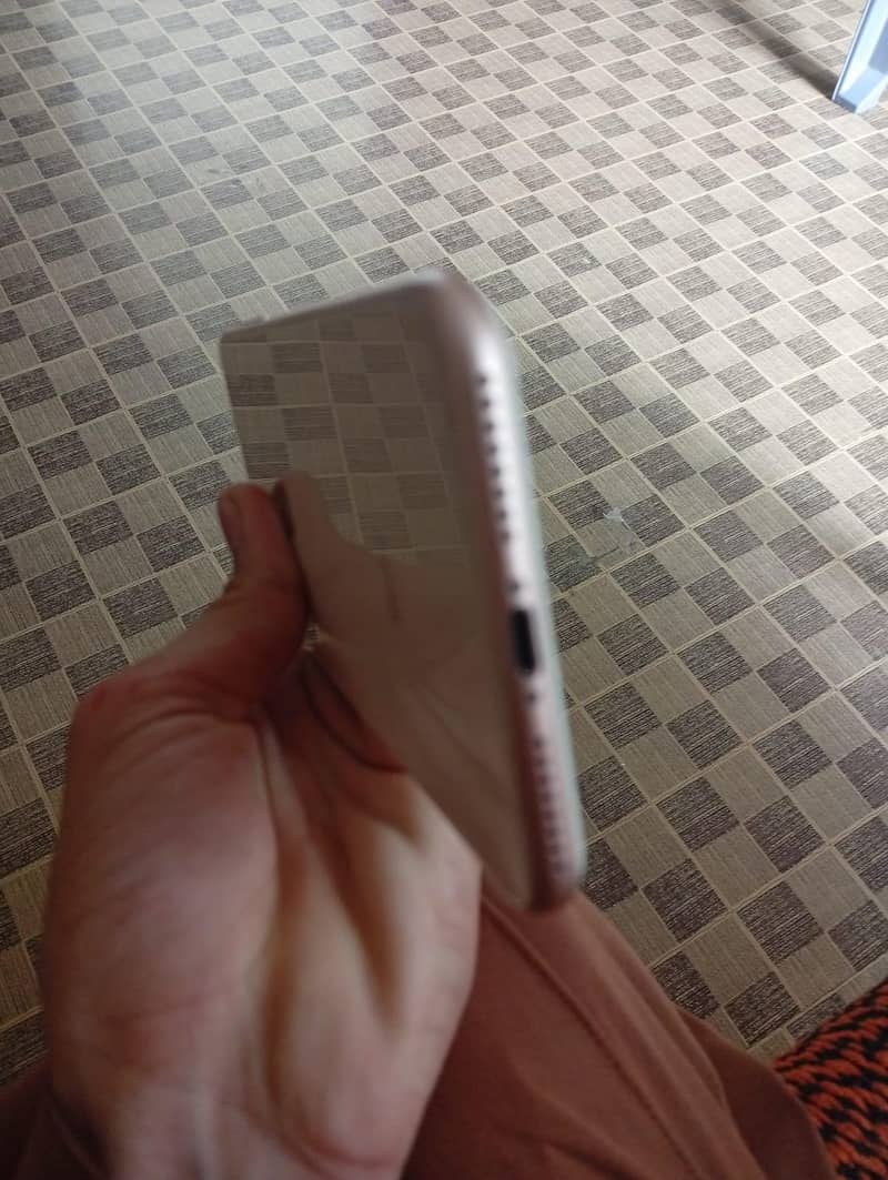 Apple iPhone 8 Plus 5