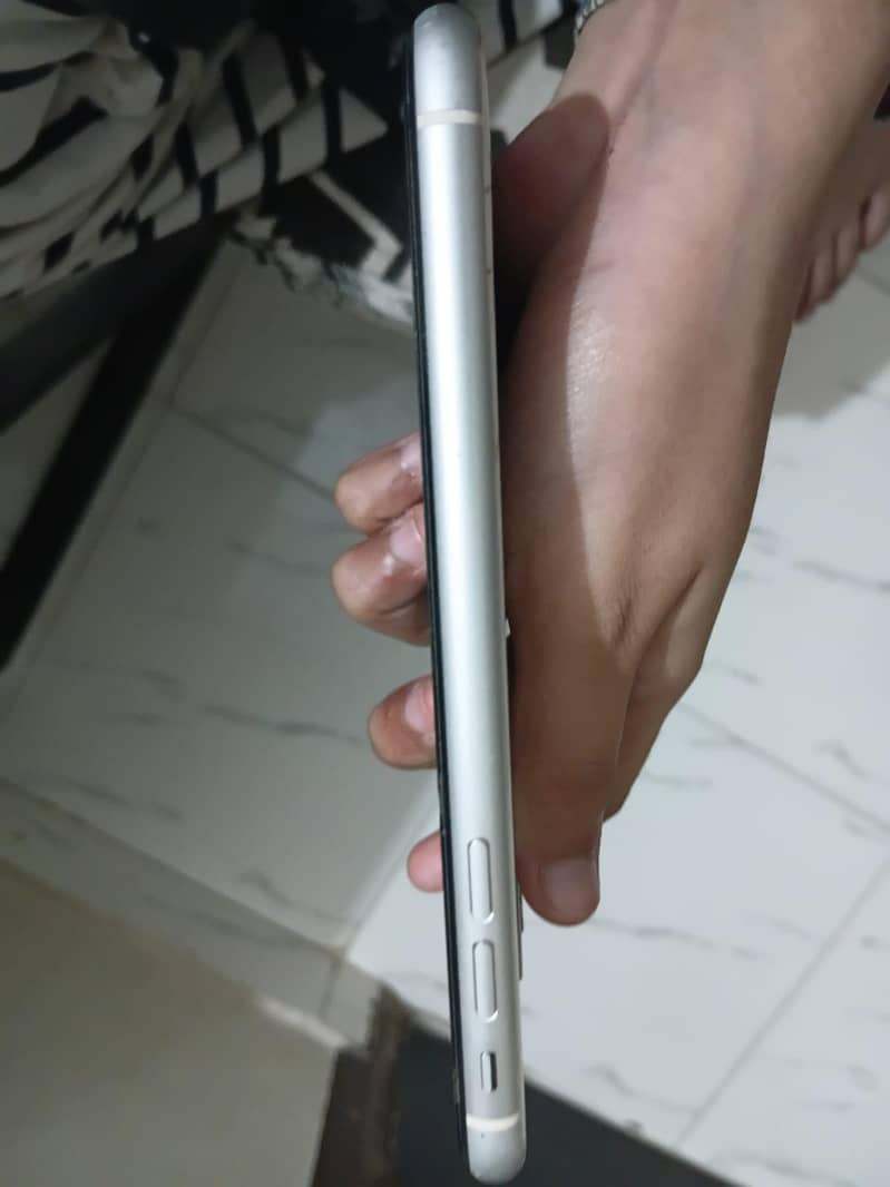 Apple iPhone 11 3