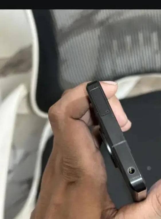 Sharp Aquos Sense7 0