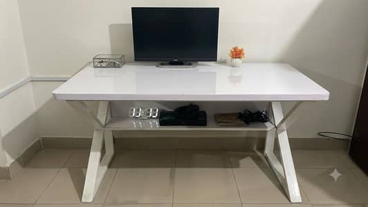 new table slightly used