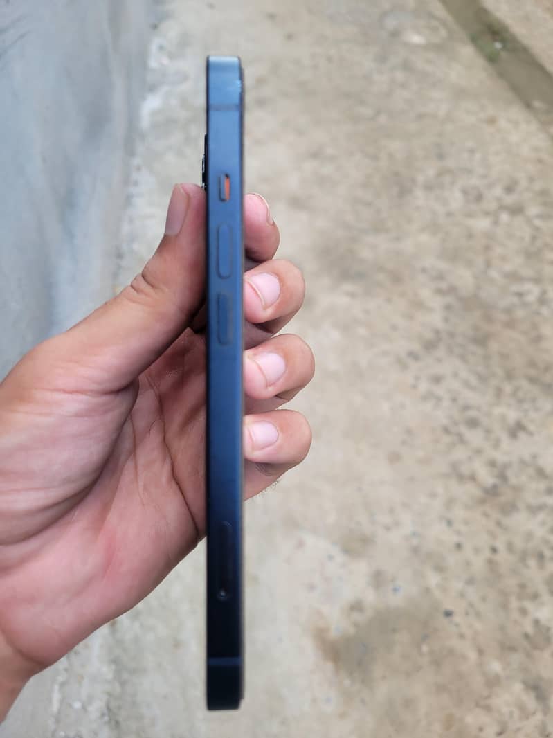 Apple iPhone 13 1