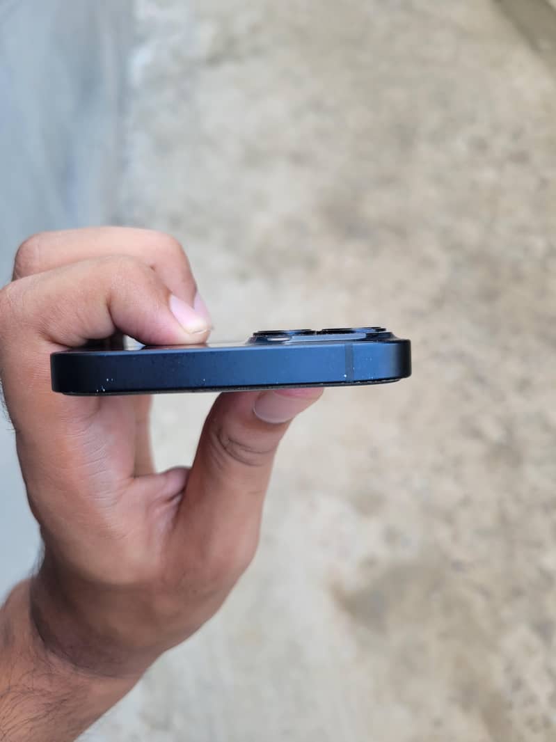 Apple iPhone 13 2