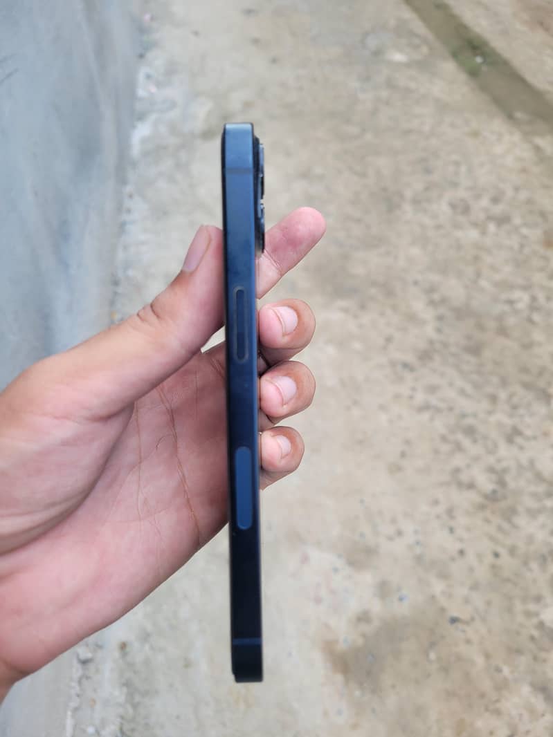 Apple iPhone 13 3