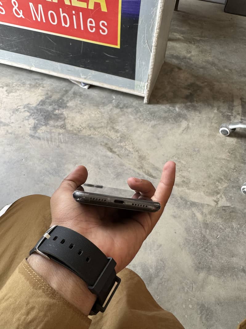 iPhone 11 3