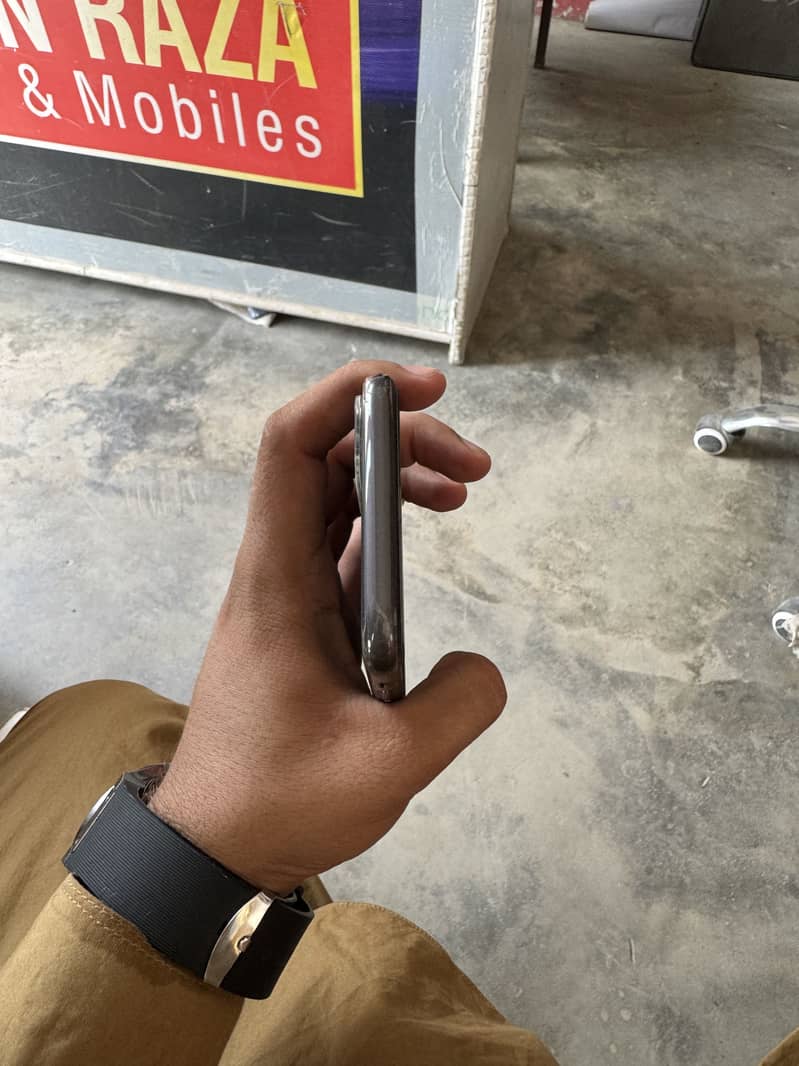 iPhone 11 4