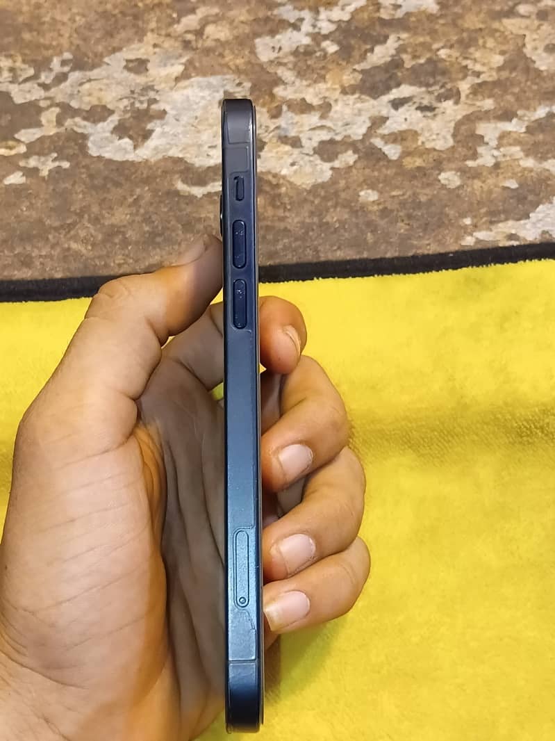 Apple iPhone 12 1