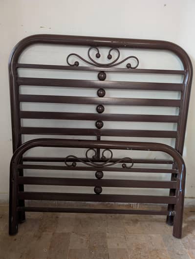 Urgent Deal Moving Sale: Super Strong Iron Bed in great condition