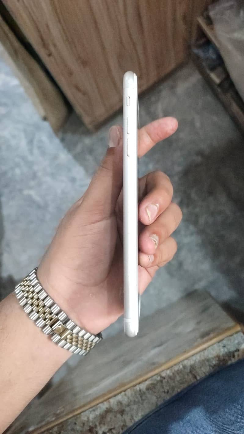 Apple iPhone 7 Plus 0
