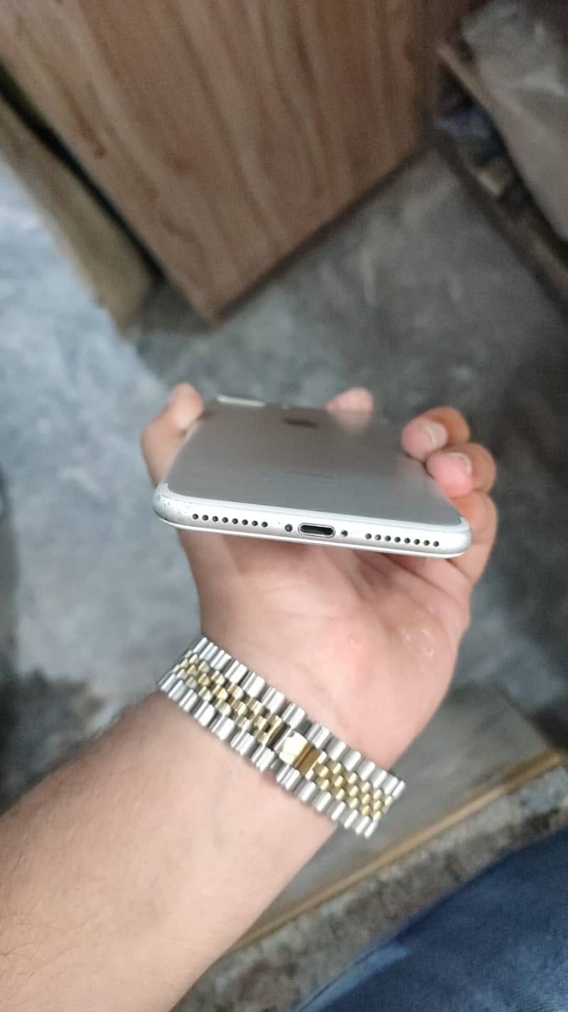 Apple iPhone 7 Plus 5