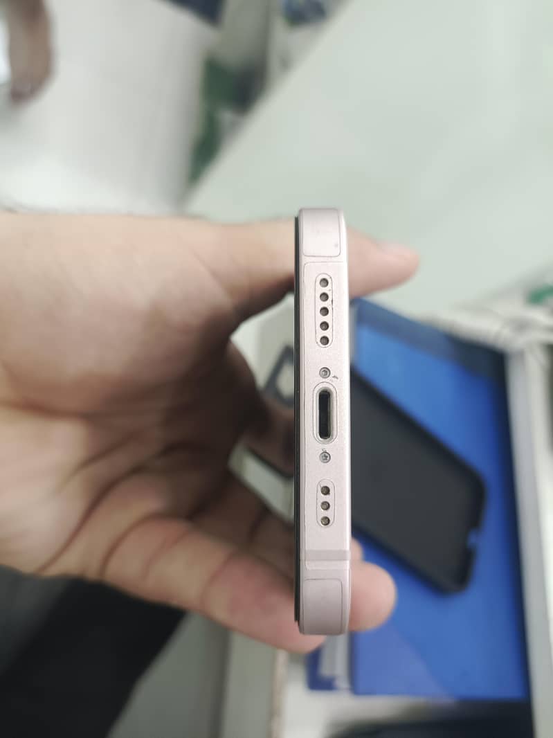Apple iPhone 13 2