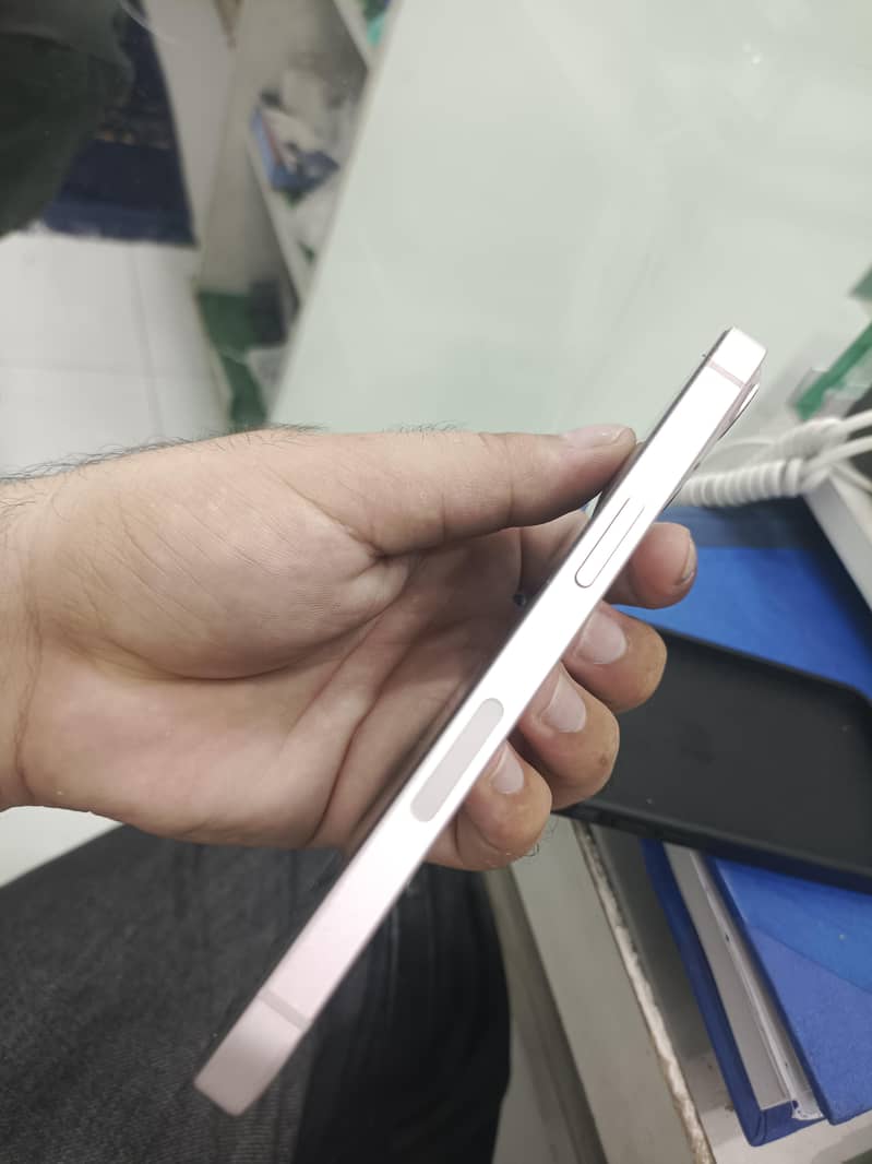 Apple iPhone 13 3