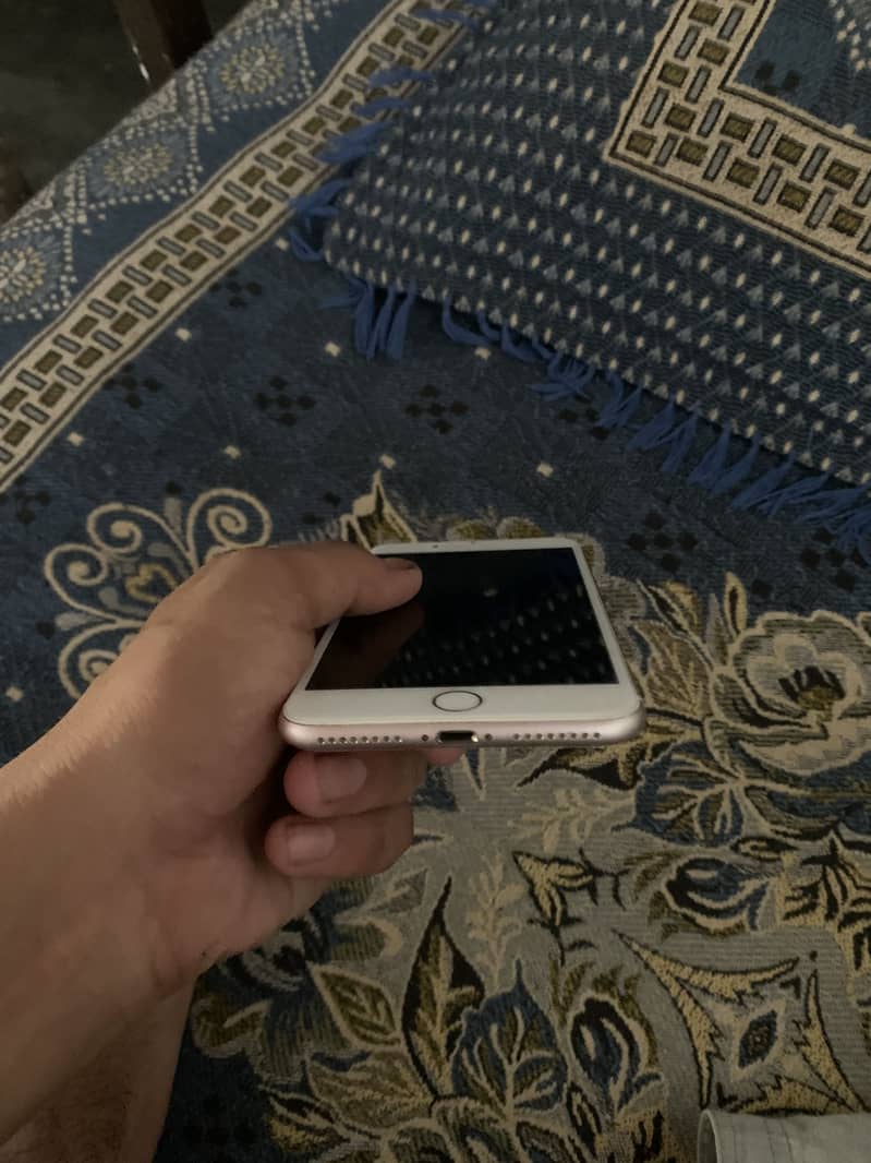 Apple iPhone 7 Plus 1