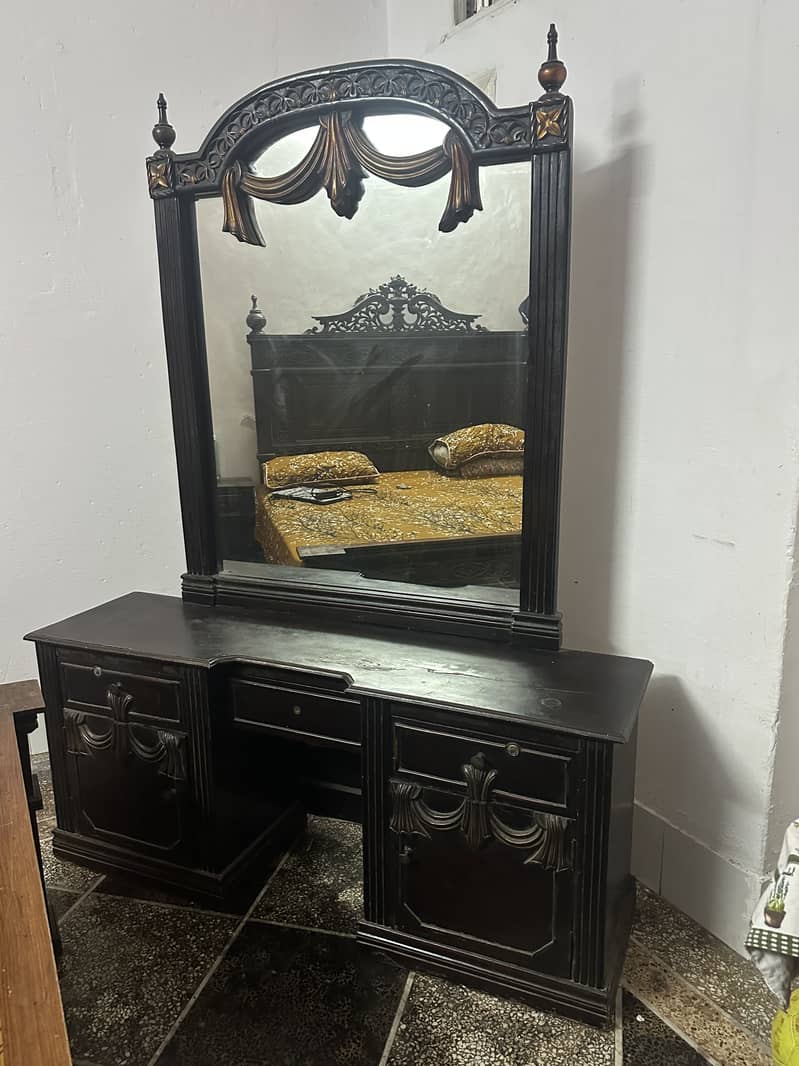 dressing table 1