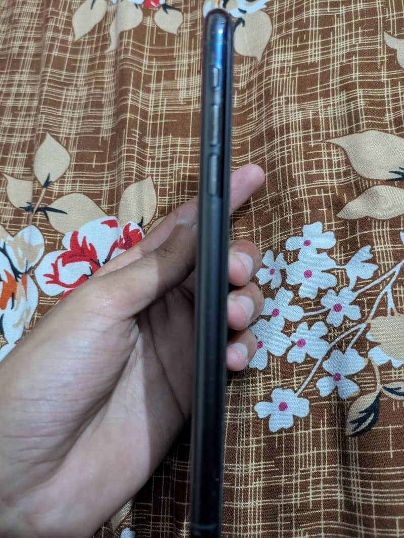 Apple iPhone 11 Pro Max 2