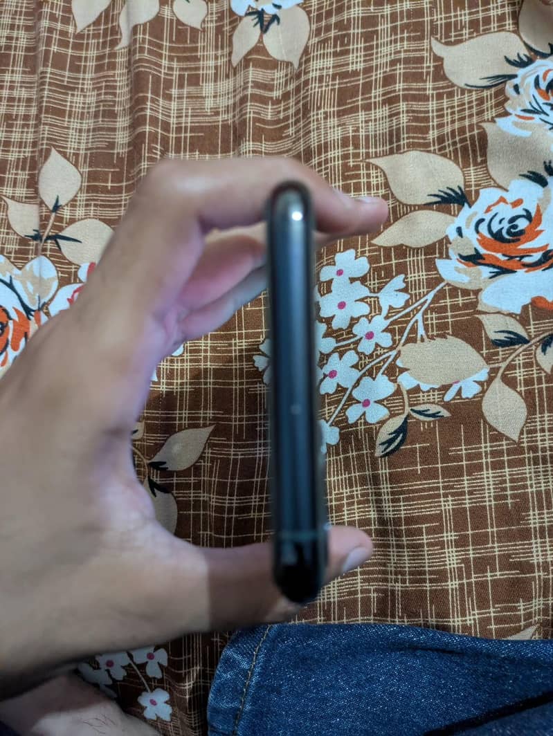 Apple iPhone 11 Pro Max 6