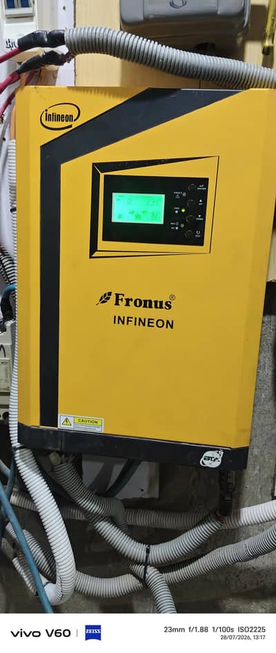 Fronus UPS inverter 4200 mpt 5000