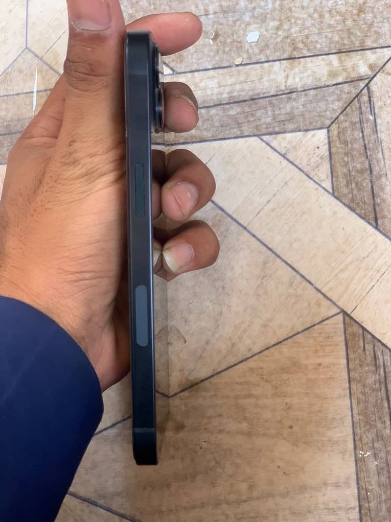 Apple iPhone 13 1