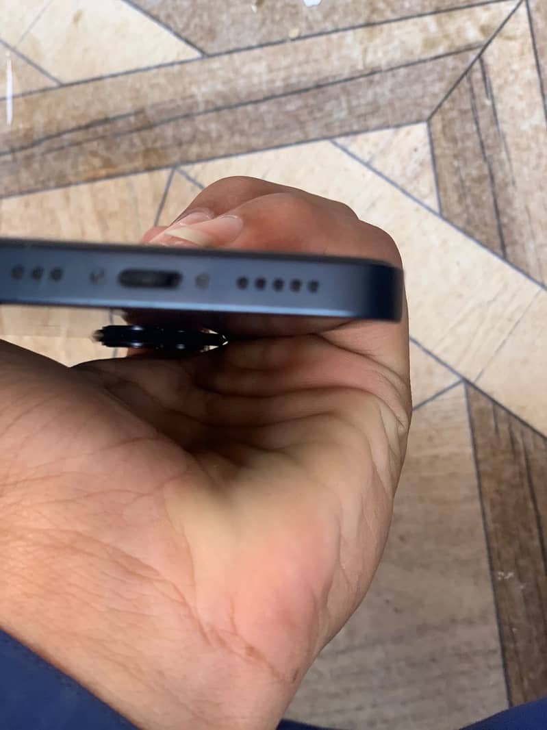 Apple iPhone 13 2