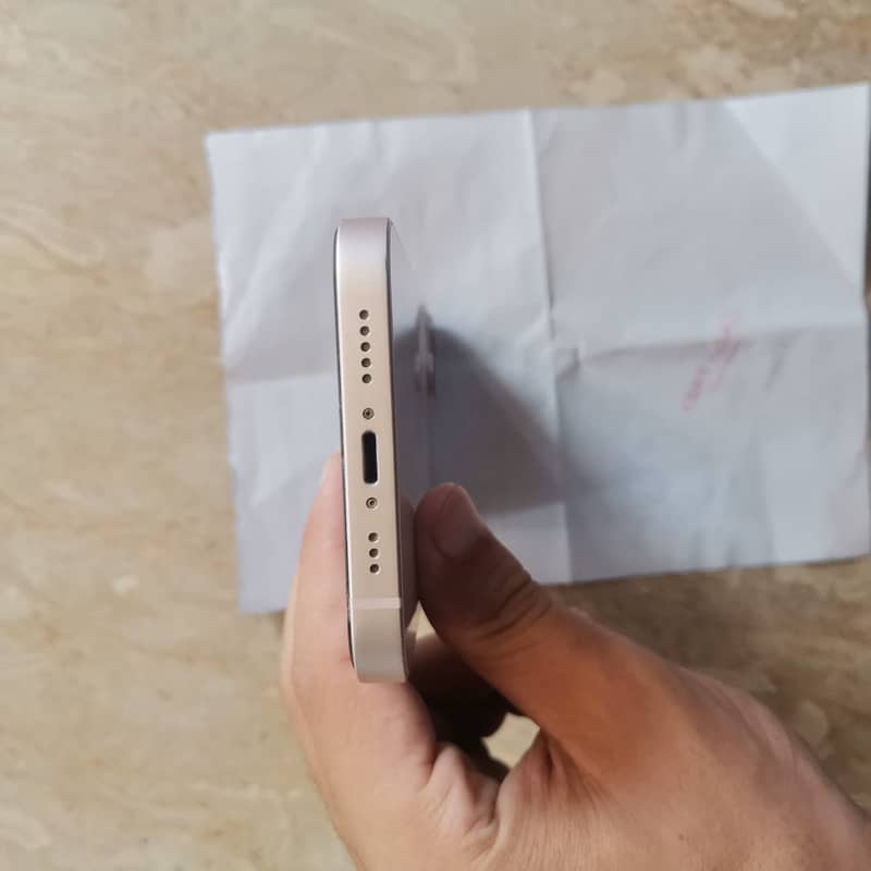 Apple iPhone 13 5