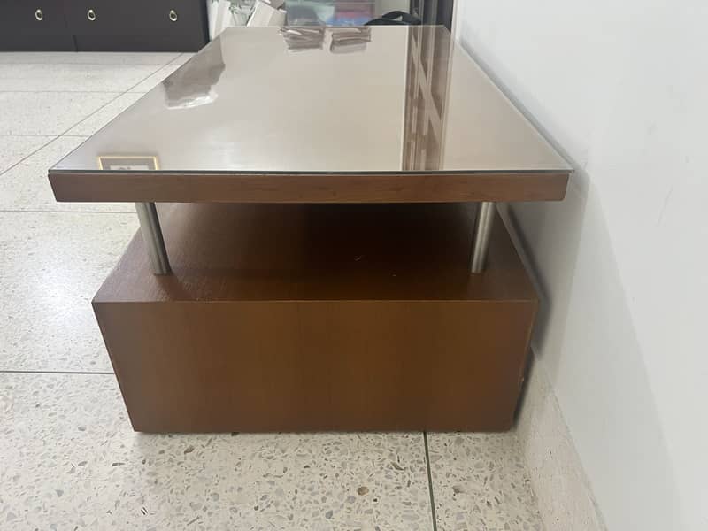 Table (center) 3