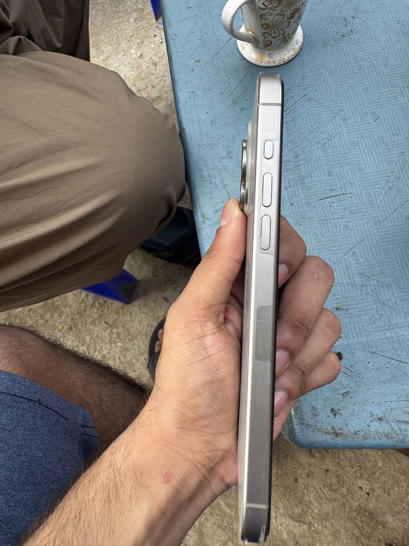 Apple iPhone 15 Pro Max 2