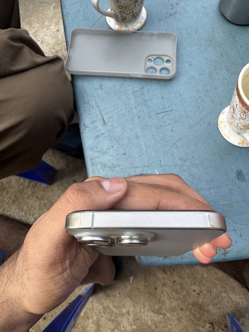 Apple iPhone 15 Pro Max 4
