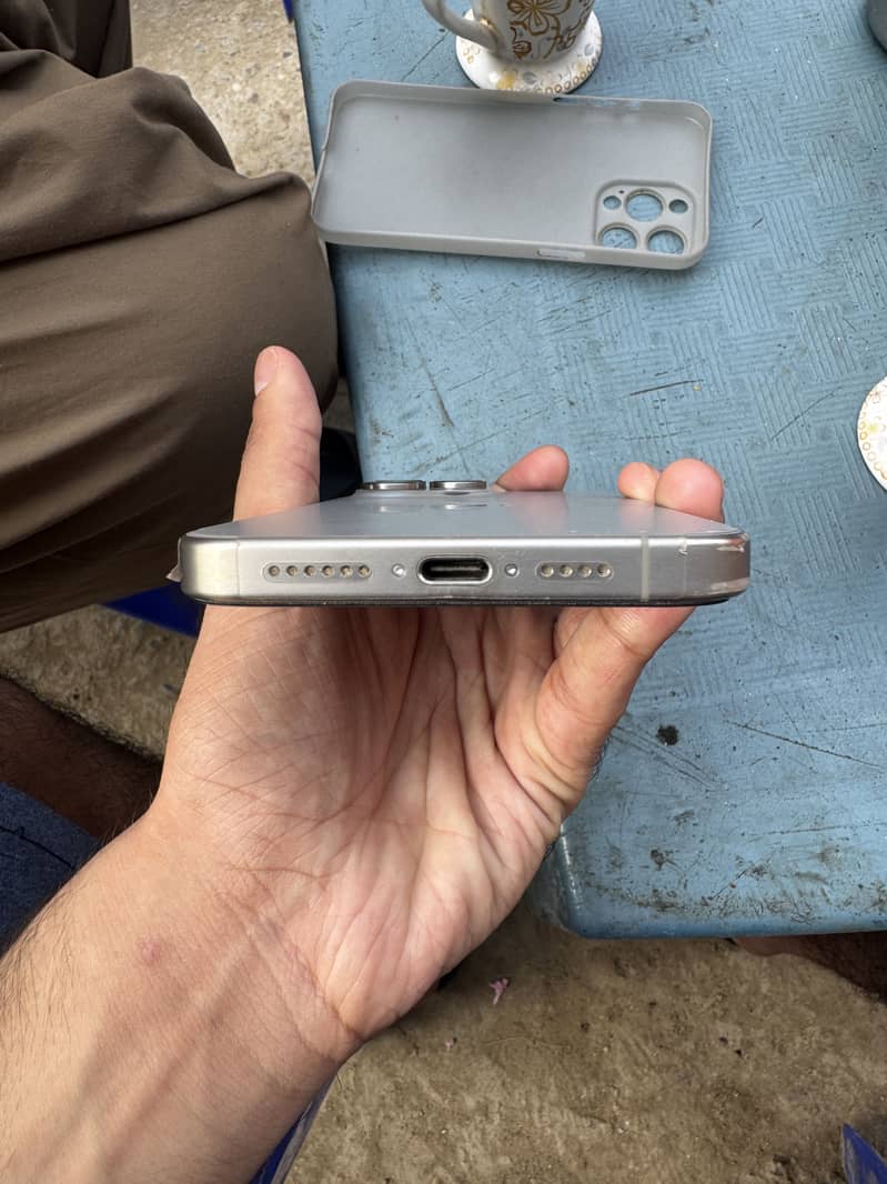 Apple iPhone 15 Pro Max 5