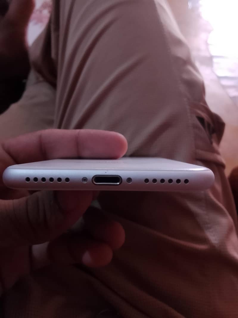 Apple iPhone 7 1