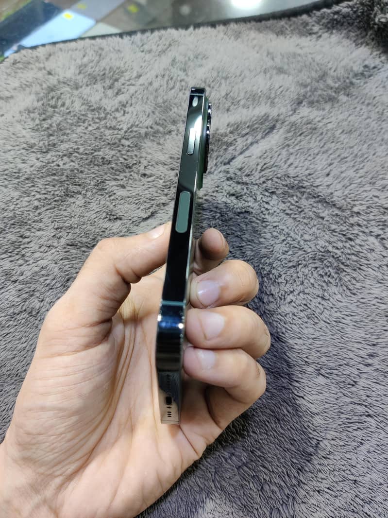 Apple iPhone 13 Pro 2