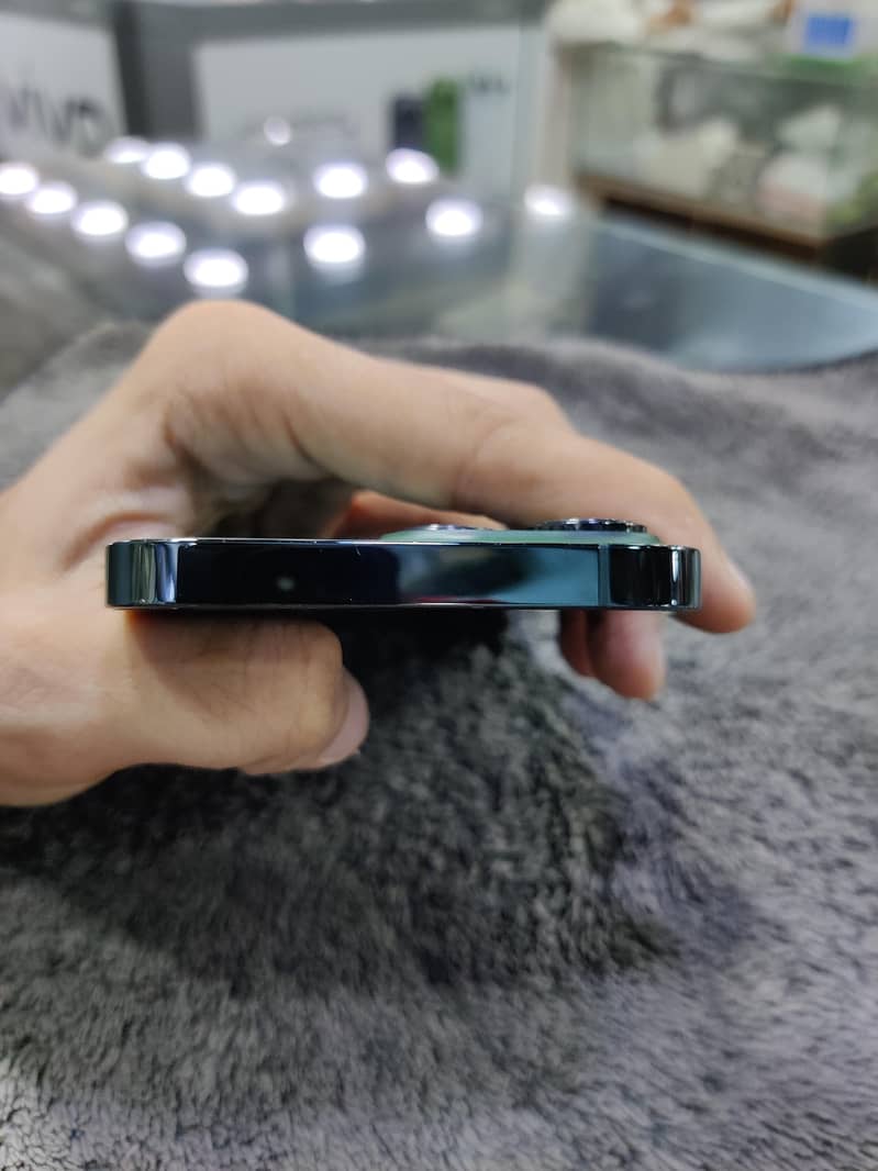 Apple iPhone 13 Pro 4