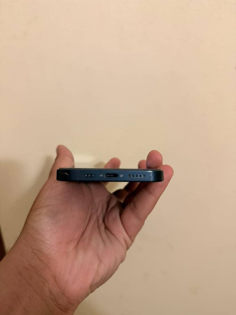 Apple iPhone 13 2