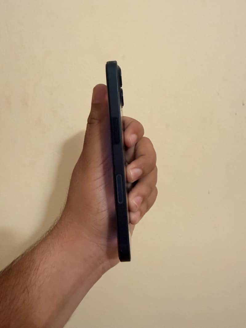 Apple iPhone 13 4